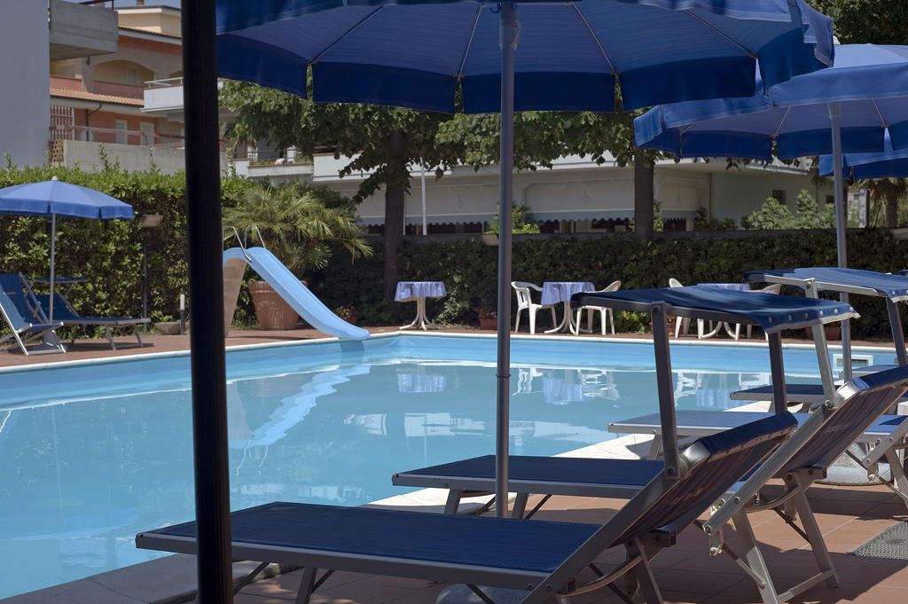Hotel Leuco' マルティンシクーロ エクステリア 写真